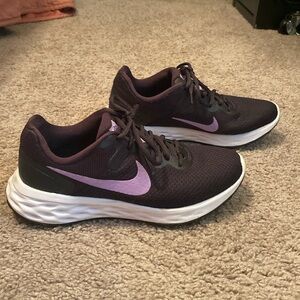 Nike Revolution 6 Women’s Running Shoes. Size US 7. Purple and lilac.